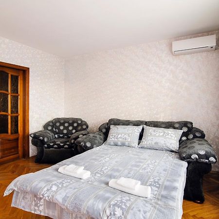 Rooms For Rent In The Mayakovskogo Minszk Kültér fotó